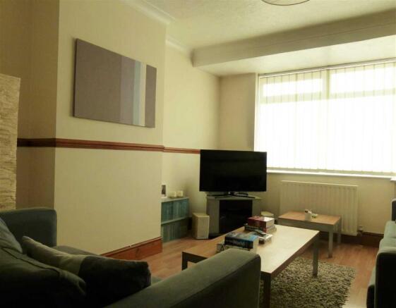 LIVING ROOM / DINING