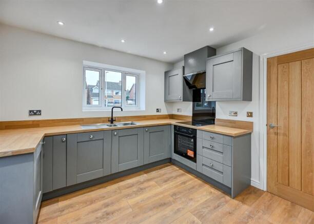 16 Redford Drive-02.jpg