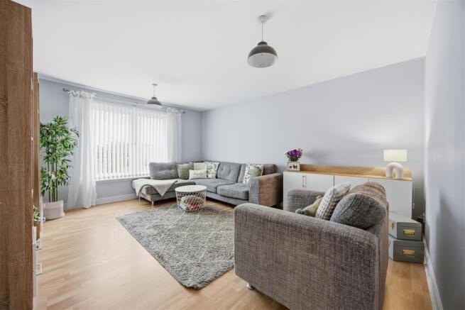 09-2-2_26_RAPLOCH_AVE_GLASGOW_009.jpg