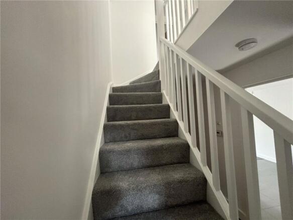 3 bed Terraced to rent Image 5