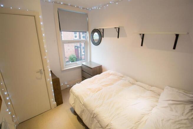 4 bed Terraced to rent Image 7