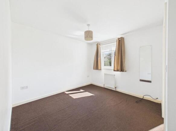 3 bed Semi-Detached for sale Image 9
