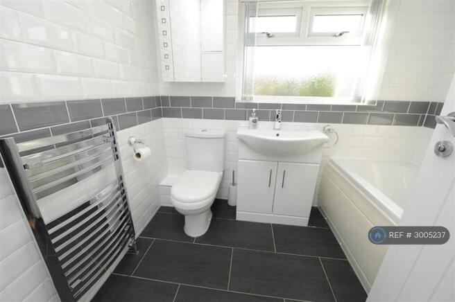 3 bed Semi-Detached to rent Image 12