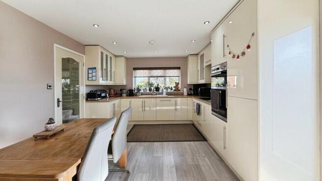 Kitchen/dining ro...