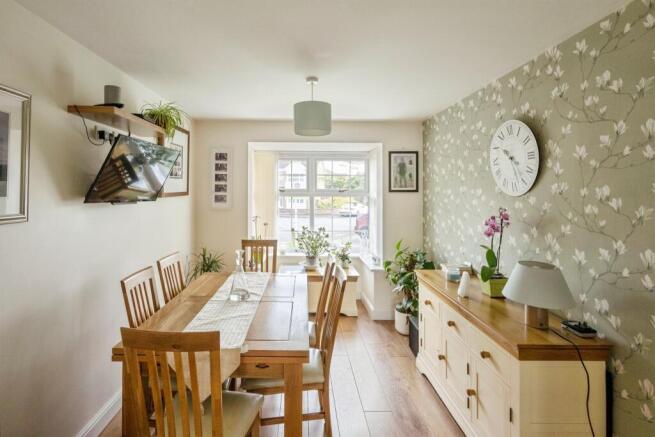 4 bed Detached for sale Image 7