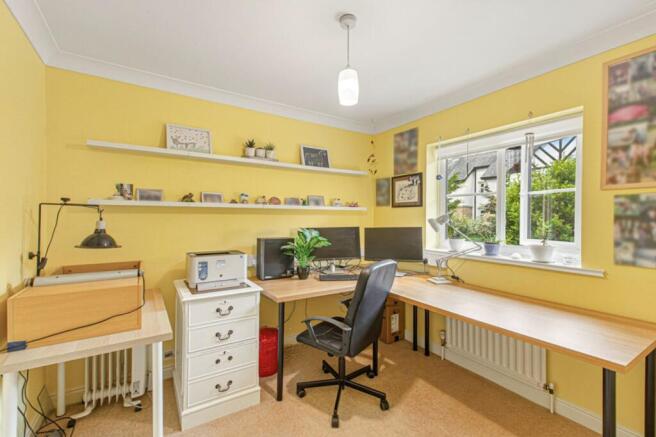 5 bed Detached for sale Image 12