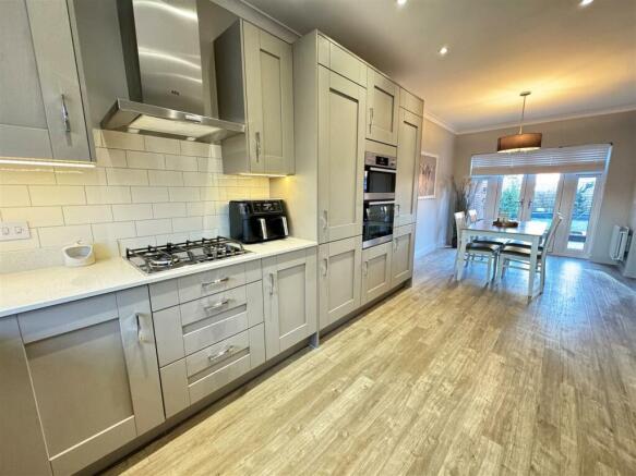Kitchen 2.jpg