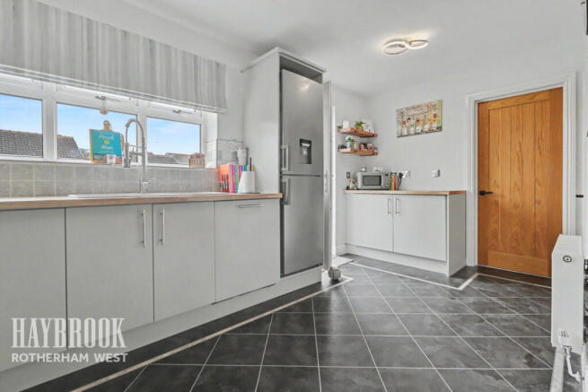 4 bed Detached for sale Image 9
