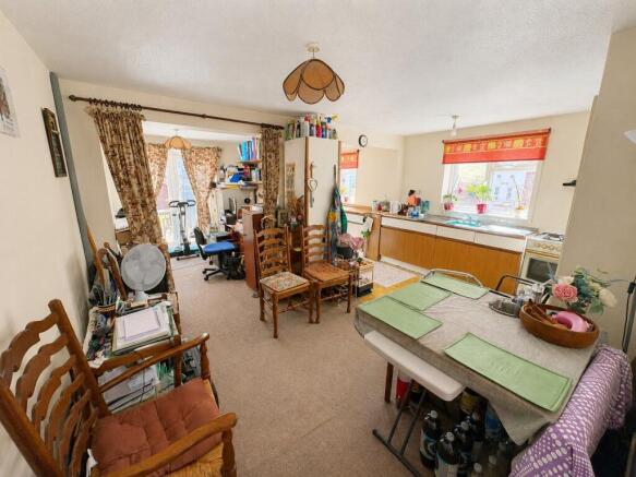 Chantry Avenue, Bedford photo 4