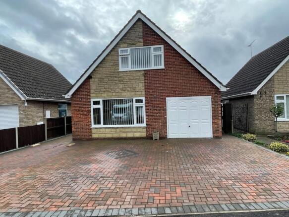 2-bed house on Westfield Drive, Pinchbeck, £259,950