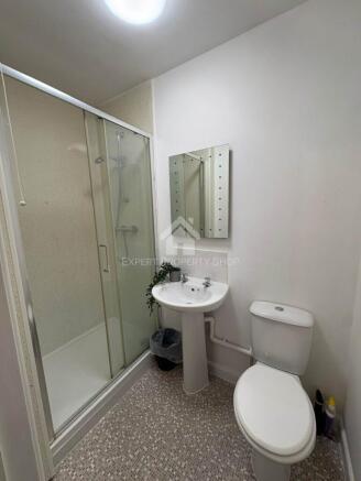 1 bed House Share to rent Image 6