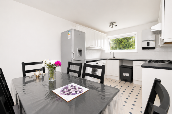 2 bed Apartment for sale Image 4