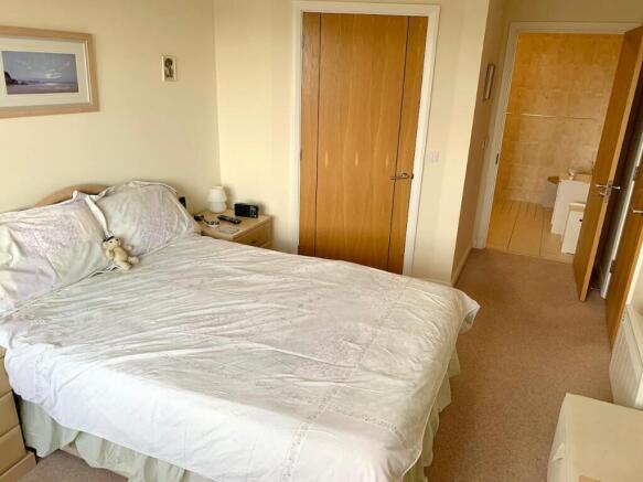 2 bed Apartment for sale Image 12