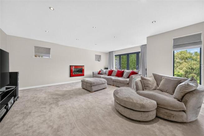4 bed Detached for sale Image 6