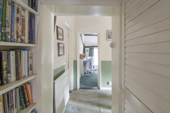 12 Hallway T202107051240.jpg