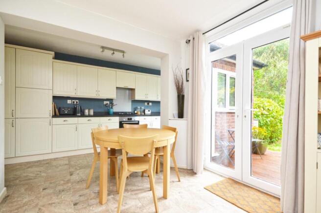 L-Shaped Kitchen/Dining/Family Room