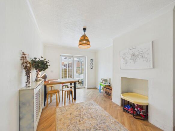 4 bed Semi-Detached for sale Image 4