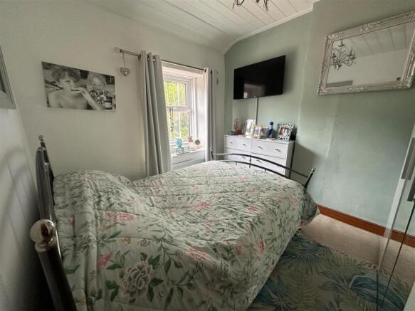 2 bed Cottage for sale Image 12