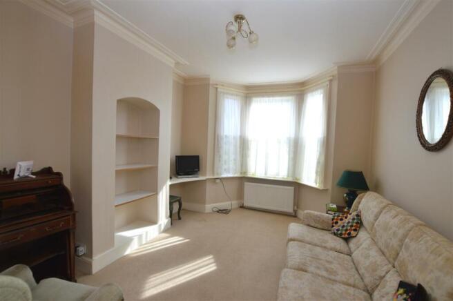 70 Prospect Crescent liv.JPG