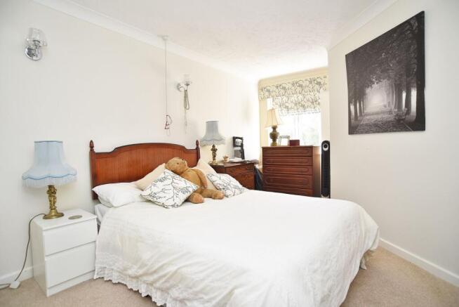 2 bed Flat for sale Image 7