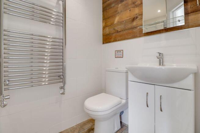 Ensuite to Bed 1