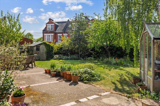 Gubyon Avenue, London SE24. photo 4