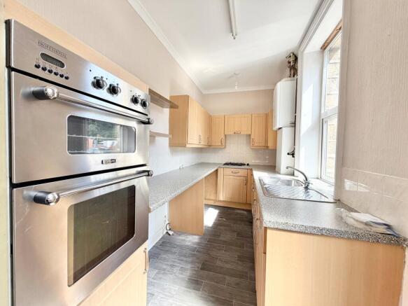 3 bed Terraced to rent Image 4