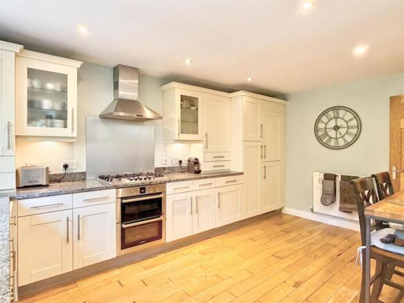 KITCHEN DINER