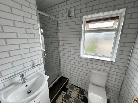 2 bed Semi-Detached to rent Image 5