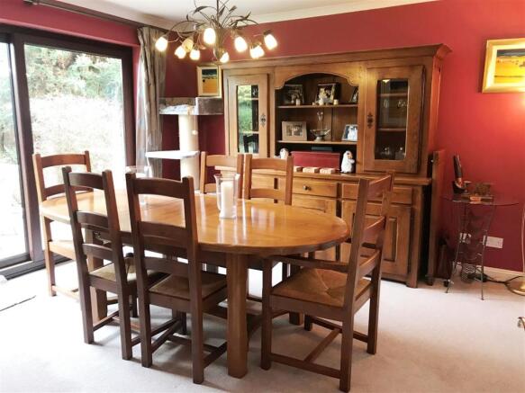 Dining 1.JPG