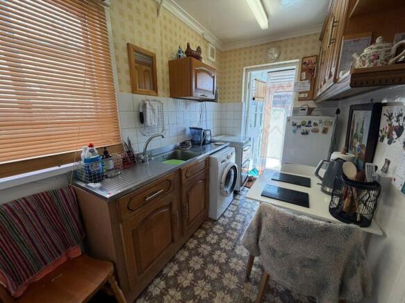 Buckingham Avenue, Feltham, TW14 photo 4
