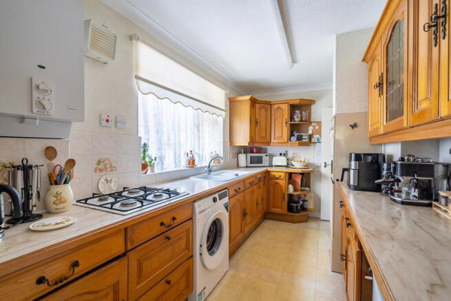 4 bed Semi-Detached for sale Image 4