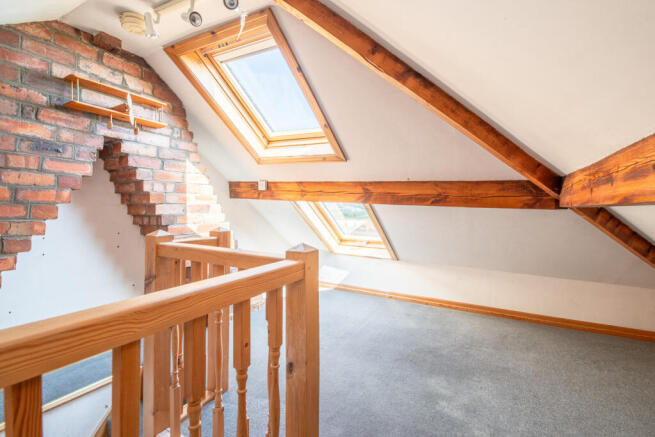 4 bed Semi-Detached for sale Image 9