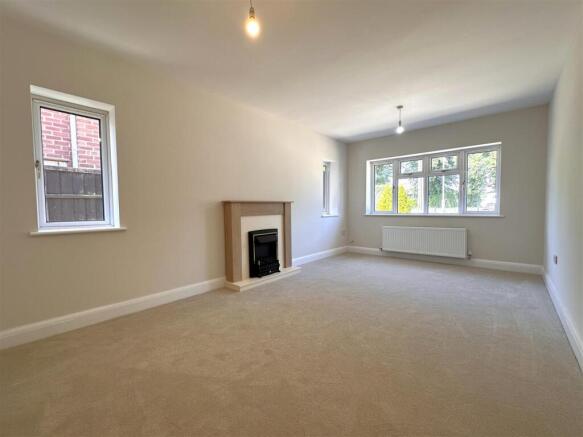 Dual-Aspect Living Room 526