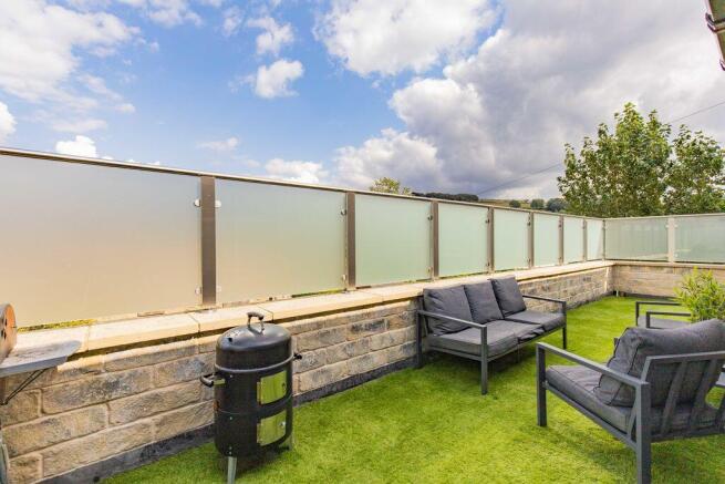 4 bed Detached for sale Image 5