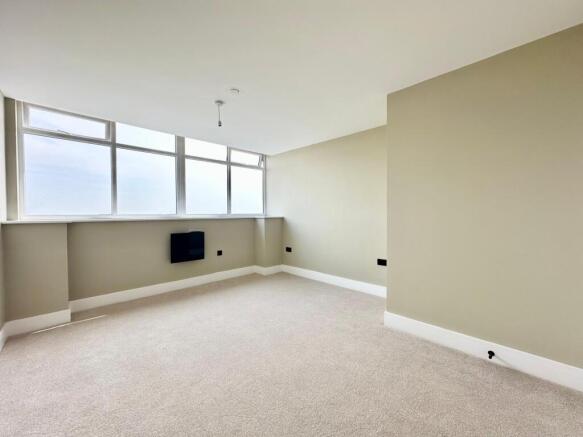 2 bed Flat to rent Image 12