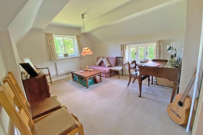 Lynwood Cottage Guest Room.jpg