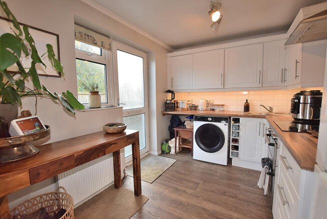 2 bed Semi-Detached Bungalow for sale Image 7
