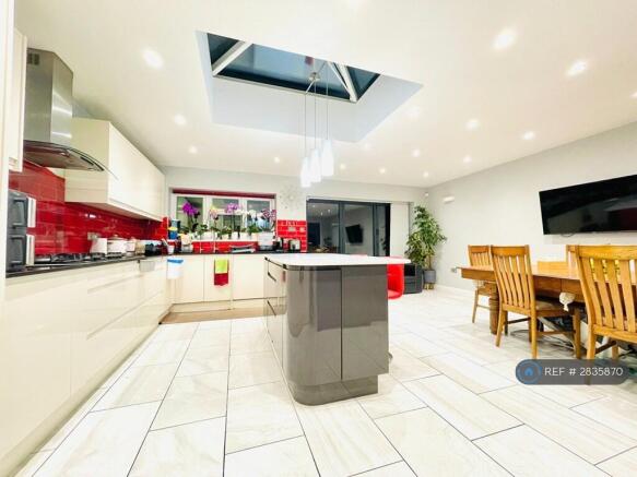 Open Kitchen/Dining 6.0x6.0m (19'7"X19'7")