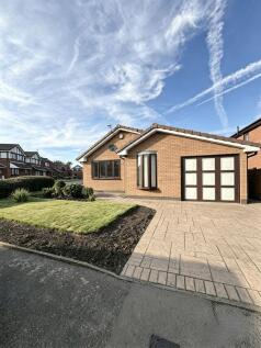 The Shires, Droylsden, M43