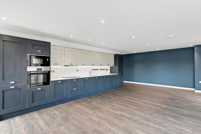3 bed Flat for sale Image 3