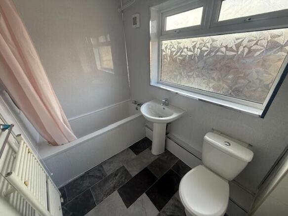 3 bed Terraced to rent Image 7