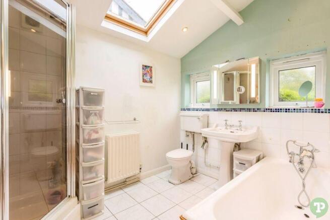 Spacious Bathroom