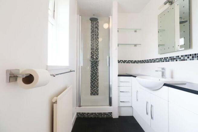 ENSUITE TOILET