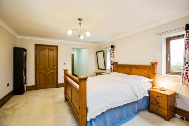 4 bed Detached for sale Image 10