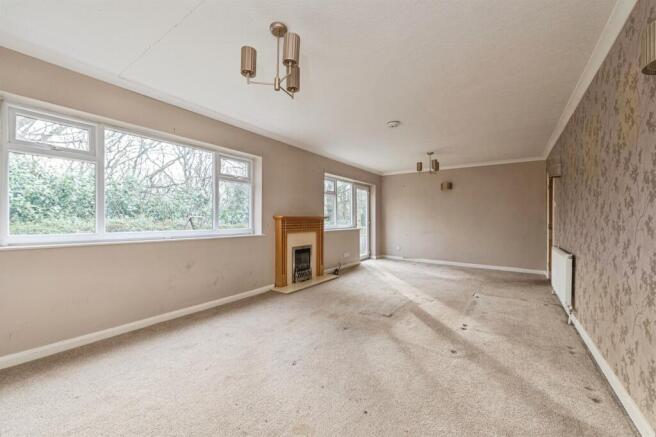 6 bed Detached for sale Image 5