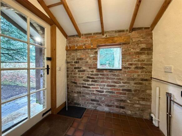 3 bed Semi-Detached to rent Image 5