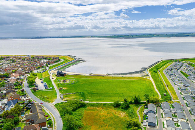 Mayland Avenue, Canvey Island photo 4
