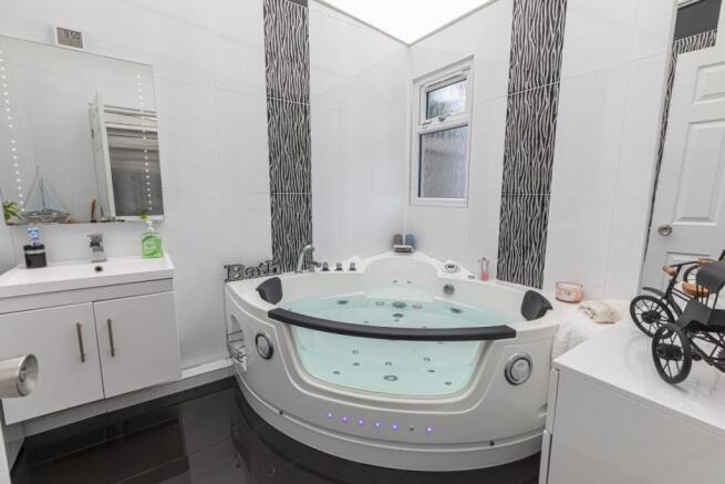 Bathroom / WC