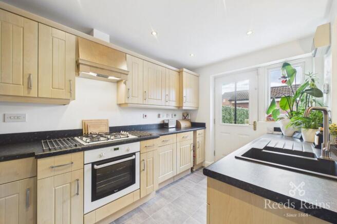 3 bed Semi-Detached for sale Image 5